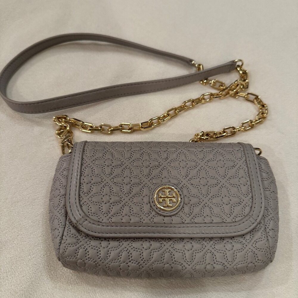 Tory Burch Bryant Quilted Crossbody in Gray EUC